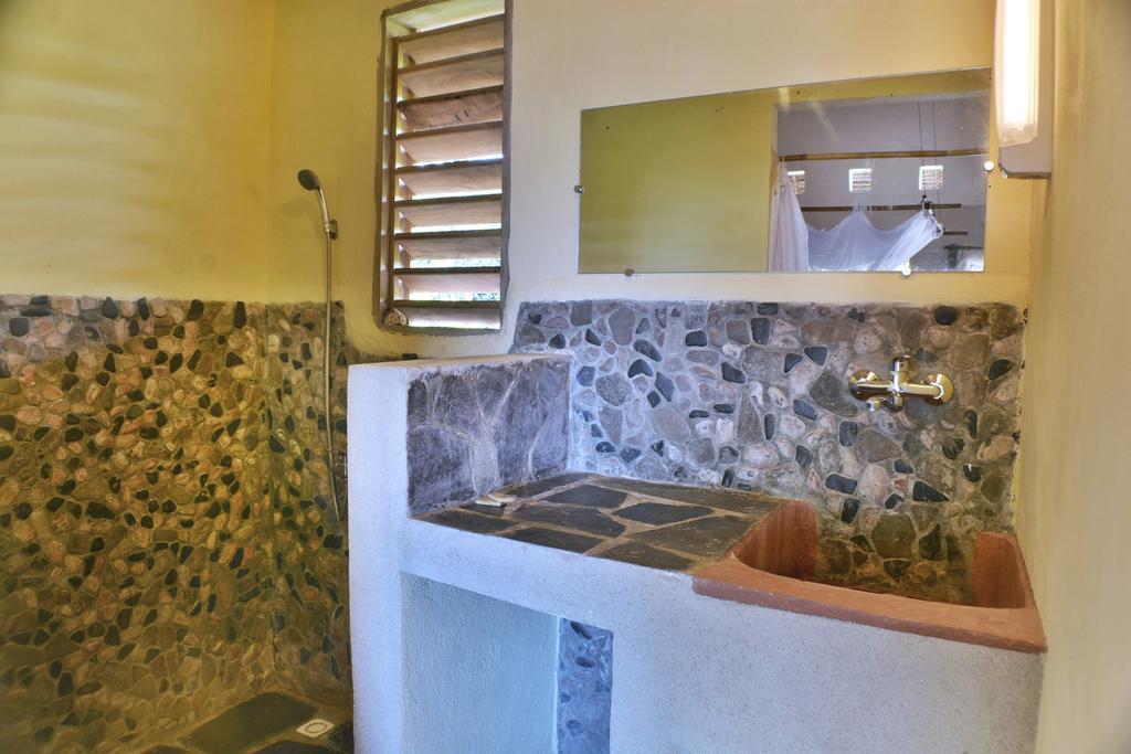 Ambondrona  Ylang Hotel מראה חיצוני תמונה